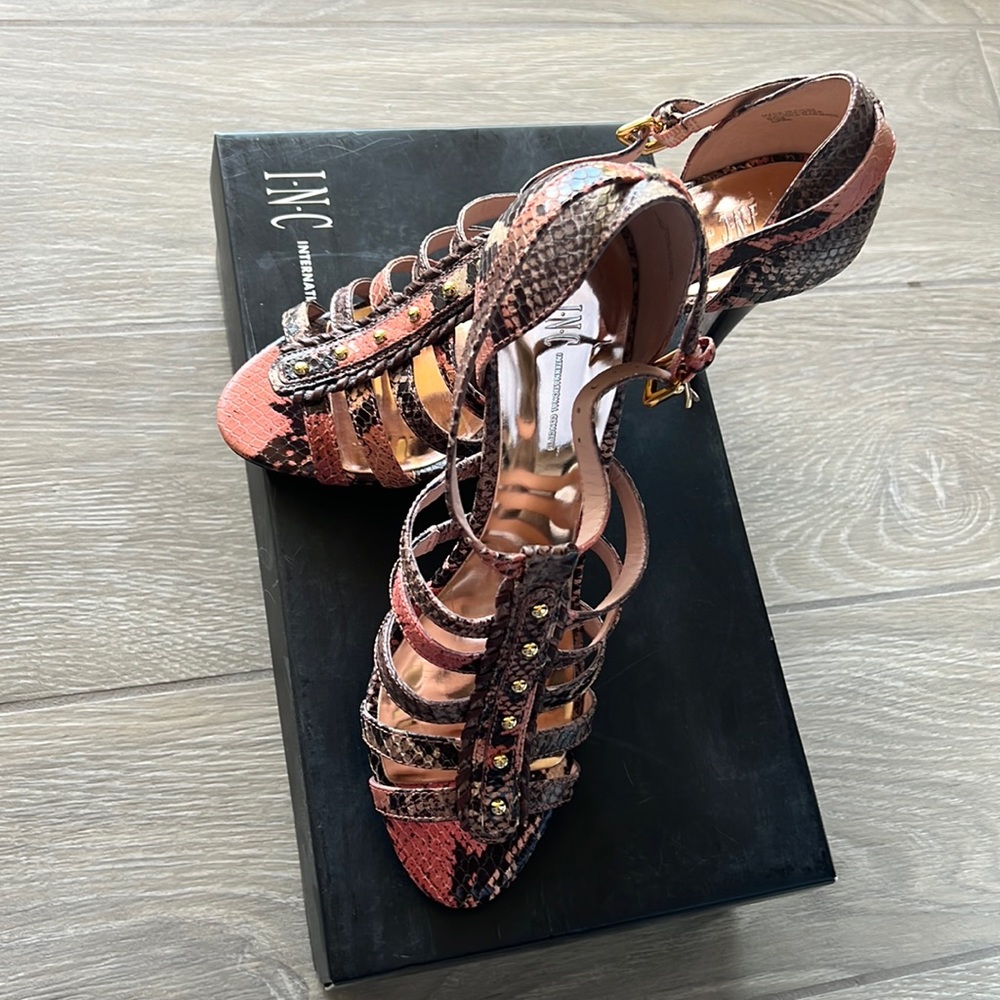 New!! I.N.C.  Multicolored Snakeskin Heels. Sz 7.5, 4” heel